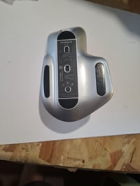 Bezdrôtová myš Logitech MX Master 3S, Bluetooth, 8000 DPI, tiché klikanie, nabíjanie cez USB-C, svetlosivá – používaná 6