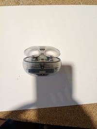 Căști True Wireless Beats Studio Buds+ cu anularea zgomotului și carcasă de încărcare, Bluetooth, Transparent - Incomplet, Produs de prezentare 2