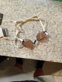 Švédske plavecké okuliare Speedo, unisex pre dospelých, klasický dizajn so zatmavenými sklami a bielym remienkom — Remienok nie je roztrhnutý (stav: pozri 2. obrázok) 2
