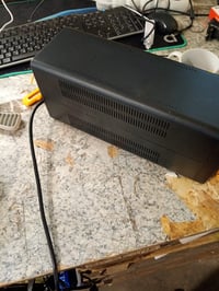APC Back-UPS BX750MI-FR Besprekidno napajanje 750VA 410W — neispravno, za dijelove: ne uključuje se, unutarnji dio (stanje: vidi 2. sliku) 4