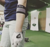 Orthosleeve ES3 könyökrögzítő - Fekete, S méret | 3 zónás kompressziós technológia | Teniszkönyök ellen 5