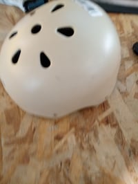 Lionelo Helmet gyermek kerékpáros sisak bézs 50-56 cm állítható fejkerület karcolásokkal a — tetején karcolások (állapot: lásd a 2. képet) 3