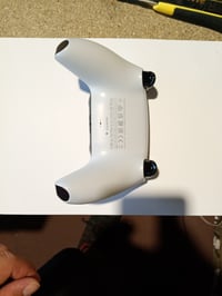 Bezdrôtový ovládač Sony DualSense pre PS5, biely — chybný, na náhradné diely: Ľavý joystick neustále driftuje (stav: pozri 2. obrázok) 4