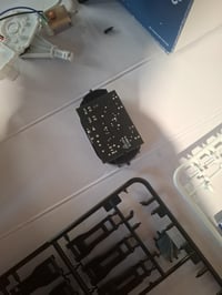 Inteligentná stavebnica robota Kosmos Chipz 621001 pre deti od 8 do 14 rokov, sledovanie pohybu – chýba zadný kryt ovládacieho panela (stav: pozri 2. obrázok) 3