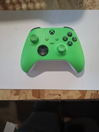 Xbox vezeték nélküli kontroller Velocity Green színben - Xbox One, Series X — A bal oldali joystick driftel (állapot: lásd a 2. képet) 2