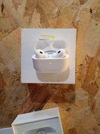 Bezdrôtové slúchadlá Apple AirPods Pro 2. generácie, biele, s nabíjaním cez USB-C, aktívnym potlačením hluku, priestorovým zvukom a režimom priepustnosti 3