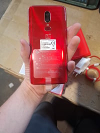 Smartfón OnePlus 6, 8 GB RAM, 128 GB úložisko, Dual SIM, červený — — chybný, na náhradné diely: Nefunguje batéria (stav: pozri 2. obrázok) 3