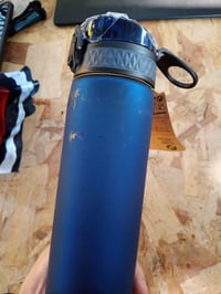 ion8 Kulacs 500 ml, Tengerészkék, Szivárgásmentes, Egykezes Nyitás, BPA-mentes — oldalán foltok találhatók (állapot: lásd a 2. képet) 3