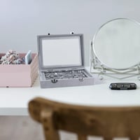 Aoyfuwell Ékszertartó Doboz - Zárható, 9 Rekeszes Gyűrű és Fülbevaló Rendszerező, Szürke Bársony Ékszeres Doboz Nőknek, Átlátszó Tetővel 5