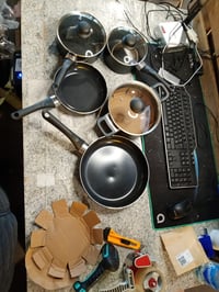 Amazon Basics 8 részes kerámia tapadásmentes edénykészlet fedőkkel, fekete — törött fogantyú, horpadt és karcos (állapot: lásd a 2. képet) 2