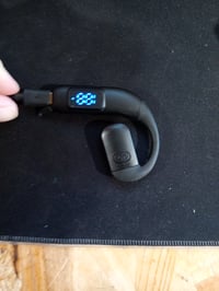 Bezdrôtové Bluetooth slúchadlá COOFINE V5.5 — chybné, na súčiastky: po odpojení od nabíjačky nefungujú (stav: viď 2. obrázok) 4