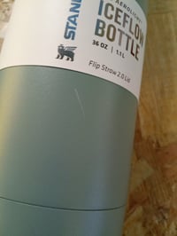 Stanley IQ Flip Straw ivópalack szívószállal 1,06 L - Shale zöld, BPA-mentes, szivárgásmentes — karcos kulacs (állapot: lásd a 2. képet) 3
