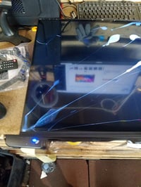 Televizor Smart Metz 40 inchi (100 cm) QLED+ FHD 40MQF7000Z Google TV — defect, pentru piese: ecran și carcasă deteriorate (stare: vezi a doua imagine) 2