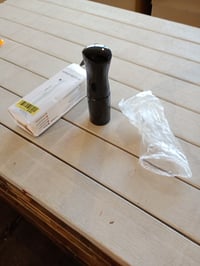 Uervoton rozprašovač na vlasy s jemnou kontinuálnou hmlou, čierny, 160 ml — Z vrchnej časti chýba malý kúsok (stav: pozri 2. obrázok) 2