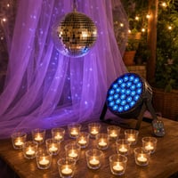 Párty set Disko kúzlo: 20cm zrkadlová guľa + RGBW LED reflektor + fialový tyl + 20x sklenený svietnik 1
