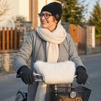 Pachet de iarnă pentru bicicliști: mănuși touch + căciulă Bluetooth + manșon blană artificială 1