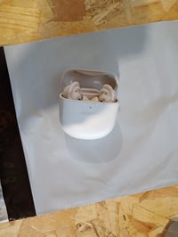 Bose QuietComfort Ultra Earbuds Bluetooth fülhallgató aktív — hibás, részben működik: jobb oldali halkabban szól (állapot: lásd a 2. képet) 2