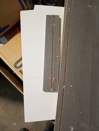 Vysoká kúpeľňová skrinka xonox.home Blake 35x79x31 cm, dymovo strieborná a biela s vysokým leskom, úzky kúpeľňový nábytok so zásuvkou a dvierkami 3
