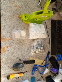 Aparat pentru confecționat insigne VEVOR 32 mm, cu 500 de componente, Mr. Panda Varázs — fără dispozitiv de tăiere circular, carte și set de chei imbus (stare: consultați a 2-a imagine) 2