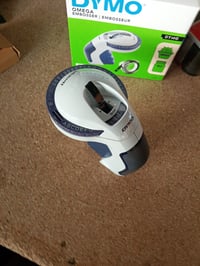 Aparat de etichetare manual DYMO Omega cu sistem de embosare prin rotire și clic, pentru uz casnic și hobby, produs personalizat 2