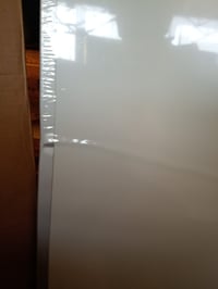AmazonBasics magnetska bijela ploča s aluminijskim okvirom 120x90 cm - s držačem za markere — ploča je udubljena i zgužvana (stanje: vidi 2. sliku) 4