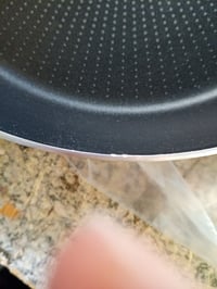 Tigaie Tefal C38804 cu înveliș de titan și indicator de temperatură, 24 cm, antiaderentă, neagră - utilizată, exterior uzat (stare: vezi imaginea 2) 4