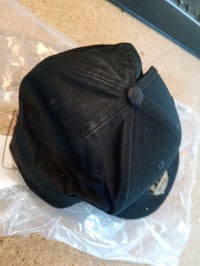 Șapcă de baseball New Era MLB 9Fifty NY Yankees neagră - folosită, cu urme vizibile de uzură — zgârieturi vizibile (stare: vezi a 2-a imagine) 4
