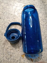 CamelBak Thrive Chug kerékpáros kulacs, Oxford kék, 1 liter, szivárgásmentes, puha ivósapkával — kipróbált (állapot: lásd a 2. képet) 3