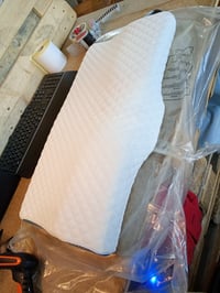 Derila Memory Foam ergonomikus nyakpárna oldalt alvóknak, King Size, memóriahab, nyak- és gerinctámasz, hűsítő hatású huzat 2