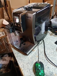 Plnoautomatický kávovar De'Longhi Dinamica Plus, 24 nápojov, titánová farba, dotykový displej, príprava cappuccina a espressa – používaný 3