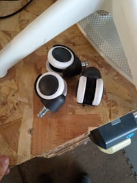 Ergonomska uredska stolica Jocoevol s naslonom za glavu — neispravna, djelomično funkcionalna: puknut vijak u stolici (stanje: vidi 2. sliku) 6