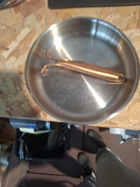Akaice Rozsdamentes Acél Serpenyő 28 cm, Bevonat Nélküli Titán Indukciós Serpenyő, 18/10 Acél, 3 Rétegű, Rozéarany Nyél, Minden Tűzhelyre 2
