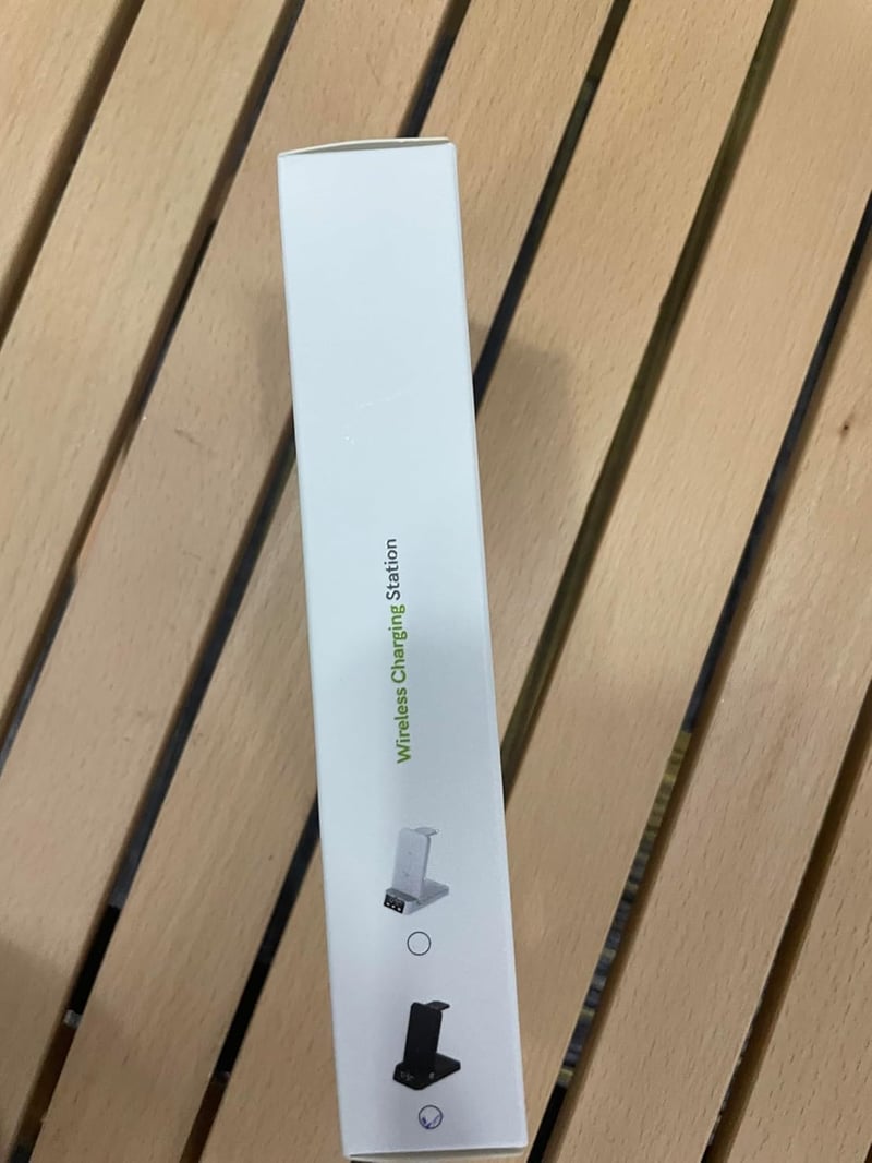 Apple 4 az 1-ben vezeték nélküli töltőállomás iPhone, iWatch és AirPods készülékekhez, 18W gyorstöltővel