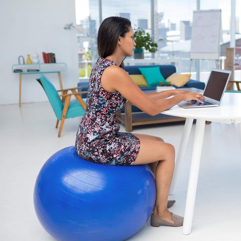 Flintronic 65cm-es kék fitneszlabda - Pilates, terhestorna, ülőlabda, egyensúlyozás (pumpával, használati útmutatóval)
