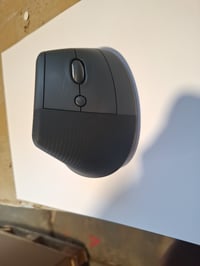 Ergonomická vertikálna myš Logitech Lift, bezdrôtová, pre pravákov, sivá – používaná 4
