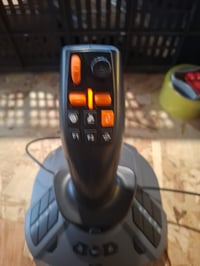 Multifunkčný farmársky joystick Thrustmaster SimTask FarmStick pre PC – používaný, neúplný stav 4