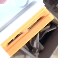 Univerzálny keramický brúsič na nože Fiskars pre pravákov aj ľavákov — Výrobok je používaný, na brúsiči sú známky opotrebovania (stav: pozri 2. obrázok) 2