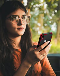 MobNano Ultra Hybrid átlátszó iPhone XR tok - ütésálló, fekete-piros szegéllyel 7
