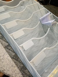 EasyPAG 12 rekeszes fém A4 falra szerelhető iratrendező és folyóirattartó — horpadt, meggyűrődött matricák (állapot: lásd a 2. képet) 3