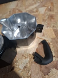 Kávovar Bialetti Moka Color 3 šálky 130 ml hliníkový čierny, espresso moka kanvica, používaný s odlomenou rúčkou (stav: pozri 2. obrázok) 3