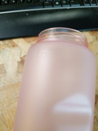 Fľaša na vodu ion8 1000 ml - svetloružová, nepriepustná, otváranie jednou rukou, bezpečnostný zámok, bez BPA — používaná (stav: pozri 2. obrázok) 2