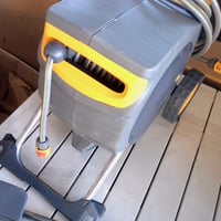 Cărucior cu tambur automat Hozelock Pro cu furtun de grădină de 35 m, pistol de stropit 3 în 1 și set de conectori, cu sistem de înfășurare automată 2
