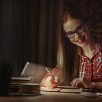 DEWENWILS USB Tölthető Olvasólámpa Csipesszel - LED Könyvlámpa 2 Fényerőszinttel, Állítható, Könnyű, Hordozható Könyvjelző Lámpa Olvasóknak 8