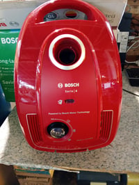 Aspirator cu sac Bosch BGB38RD2 Serie 4, cu filtru igienic PureAir, 600 W, recipient de praf de 4 litri, roșu, utilizat 2
