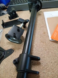 Braț de susținere monitor ErGear pentru ecrane de 13-32 inch, reglabil pe înălțime, înclinabil, rotativ, VESA 75x75/100x100 mm, montare pe birou 4