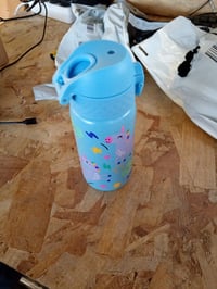 ion8 Gyerek Rozsdamentes Acél Kulacs 400 ml Egyszarvú Kék Mintás, Egykéz Nyitás, Szivárgásmentes — használt (állapot: lásd a 2. képet) 4