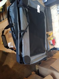 Amazon Basics sklopiva putna kavez-nosiljka s 4 vrata za pse, mačke i kućne ljubimce, siva, veličina M, 76x54x54 cm, rabljeno 2