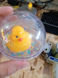 Fisher-Price WaterMates 75676 Káčatko do vody s konfetami – Pre bábätká — Káčatku chýba jedno oko (stav: pozri 2. obrázok) 2