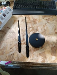 Relaxdays DIY zidni sat, samoljepljiva 3D zidna naljepnica, moderan dizajn, crna, 1 kom – bez brojeva (nepotpuno, rabljeno) (stanje: vidi 2. sliku) 2