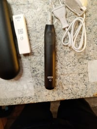 Periuță de dinți electrică Oral-B iO Series 2, Negru, 3 moduri de curățare, cu etui de călătorie, design Braun, testată (stare: vezi a 2-a imagine) 3